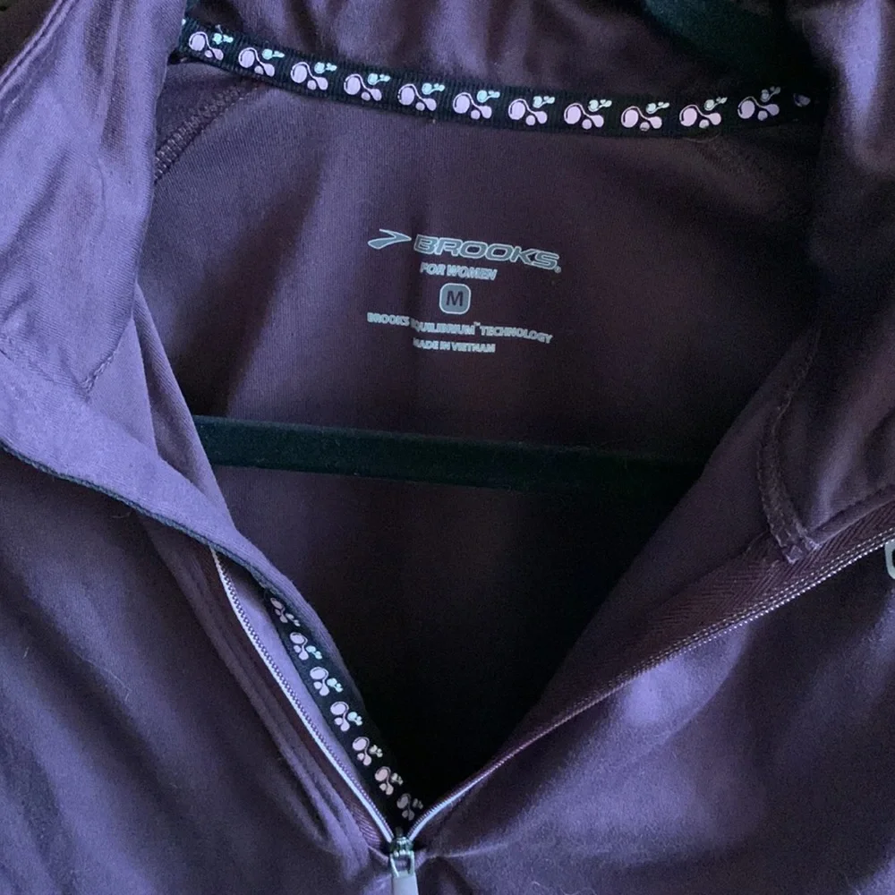 Brooks athletic top - Picture 6 of 6